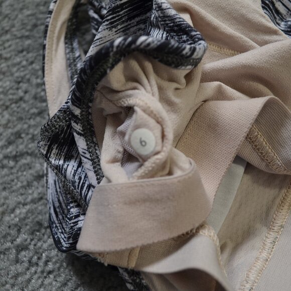 Lululemon Crossback Tank size 6 *GUC - Picture 7 of 7